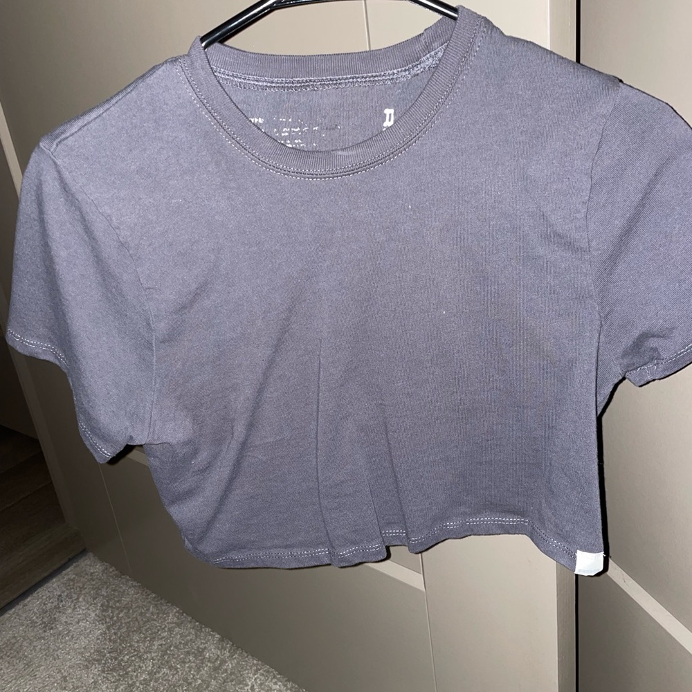 Tillys cropped tee